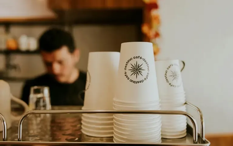 Comptoir Café / Caviste bien implanté à Montréal