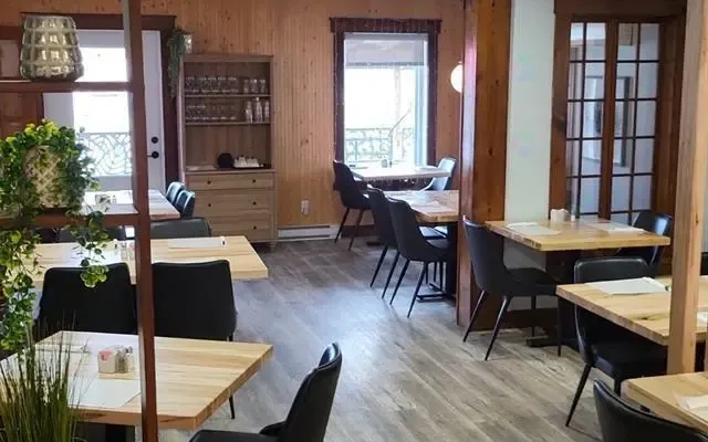 DUPLEX A VENDRE, avec Fond de commerce du RESTAURANT familiale 