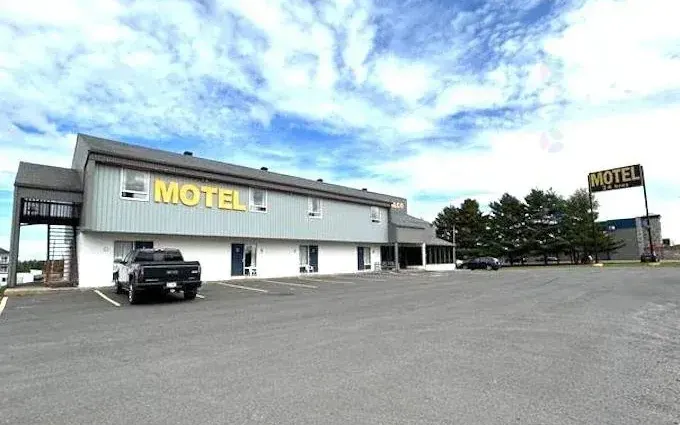 Motel à vendre à Laurier-Station — environ 17 chambres, près de l’autoroute 20