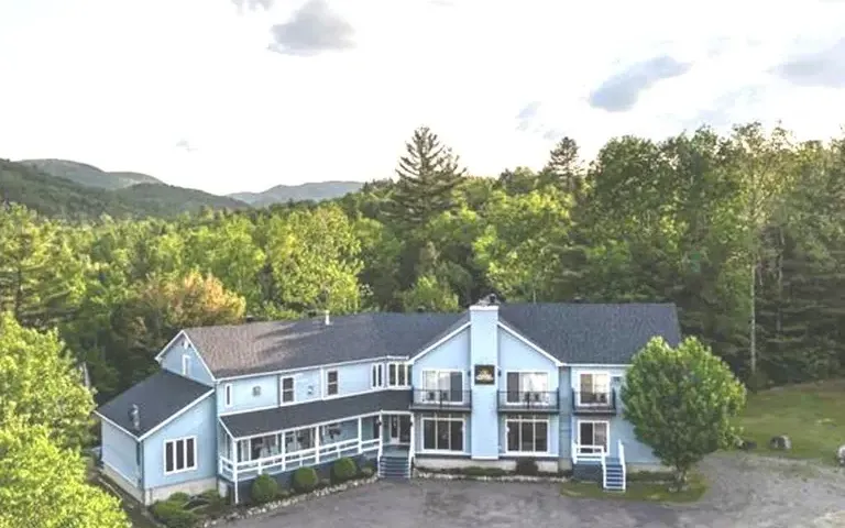 EXCEPTIONNELLE ! ! Nouveau prix pour cette très belle Auberge/SPA aux pieds des pentes de Val St-Côme