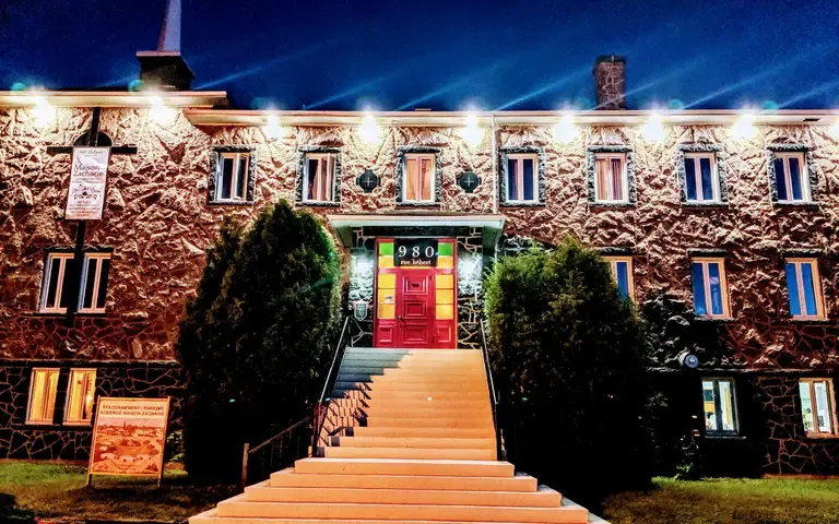 DÉJÀ VENDUE... TROP TARD!!  Auberge à fort potentiel tout près du Lac Saint-Jean