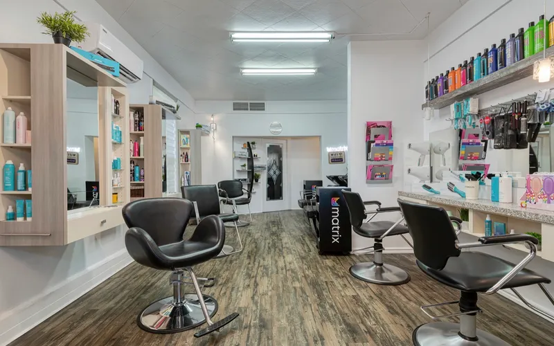Salon de coiffure pour elle et lui à vendre à Verchères