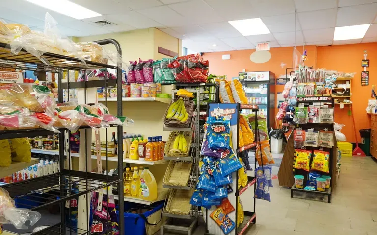 À Vendre : Dépanneur à Faible Coût avec Retours Élevés