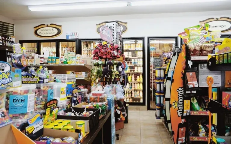 À Vendre : Super Dépanneur avec Station-Service
