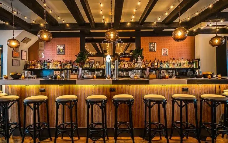 Bar/Restaurant Élégant et Convivial