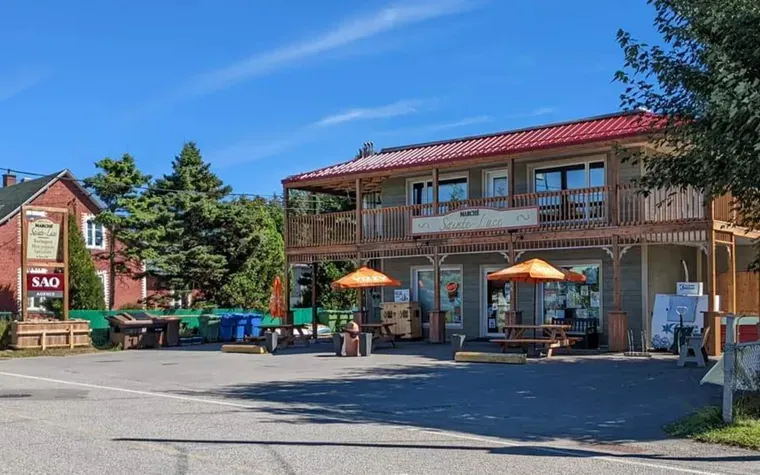 Magnifique Épicerie - Produits locaux et importés- Agence SAQ