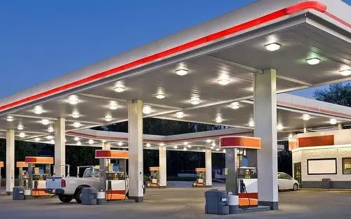 Station-service avec dépanneur