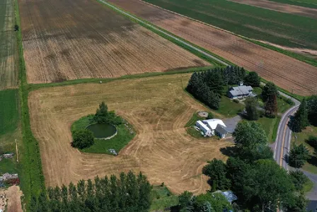 Fermette clé en main sur 23 arpents en zone agricole