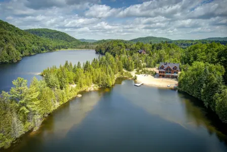 Domaine de chalets locatifs à vendre dans les Laurentides
