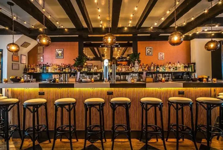 Bar/Restaurant Élégant et Convivial