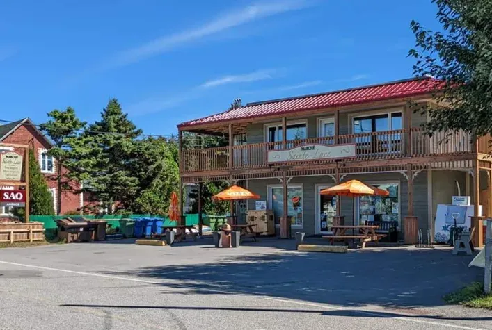 Magnifique Épicerie - Produits locaux et importés- Agence SAQ