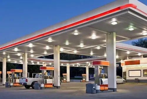 Station-service avec dépanneur